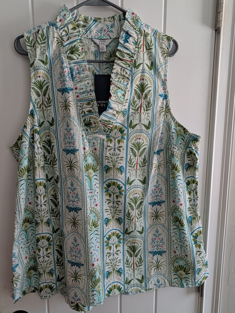 Crown & Ivy Sleeveless Ruffle V-Neck Top - Green/Blue Floral